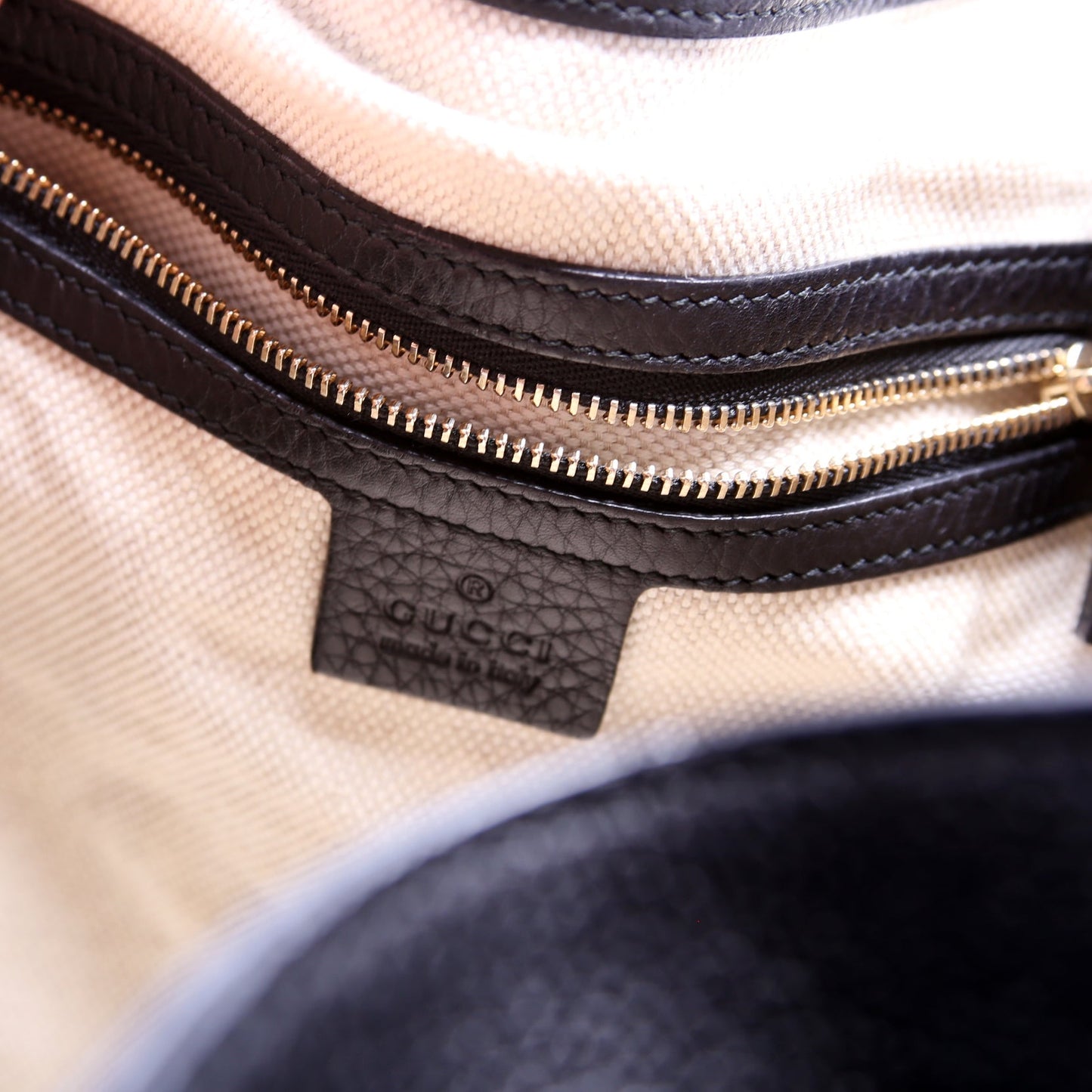 282309 Soho Leather Hobo Medium