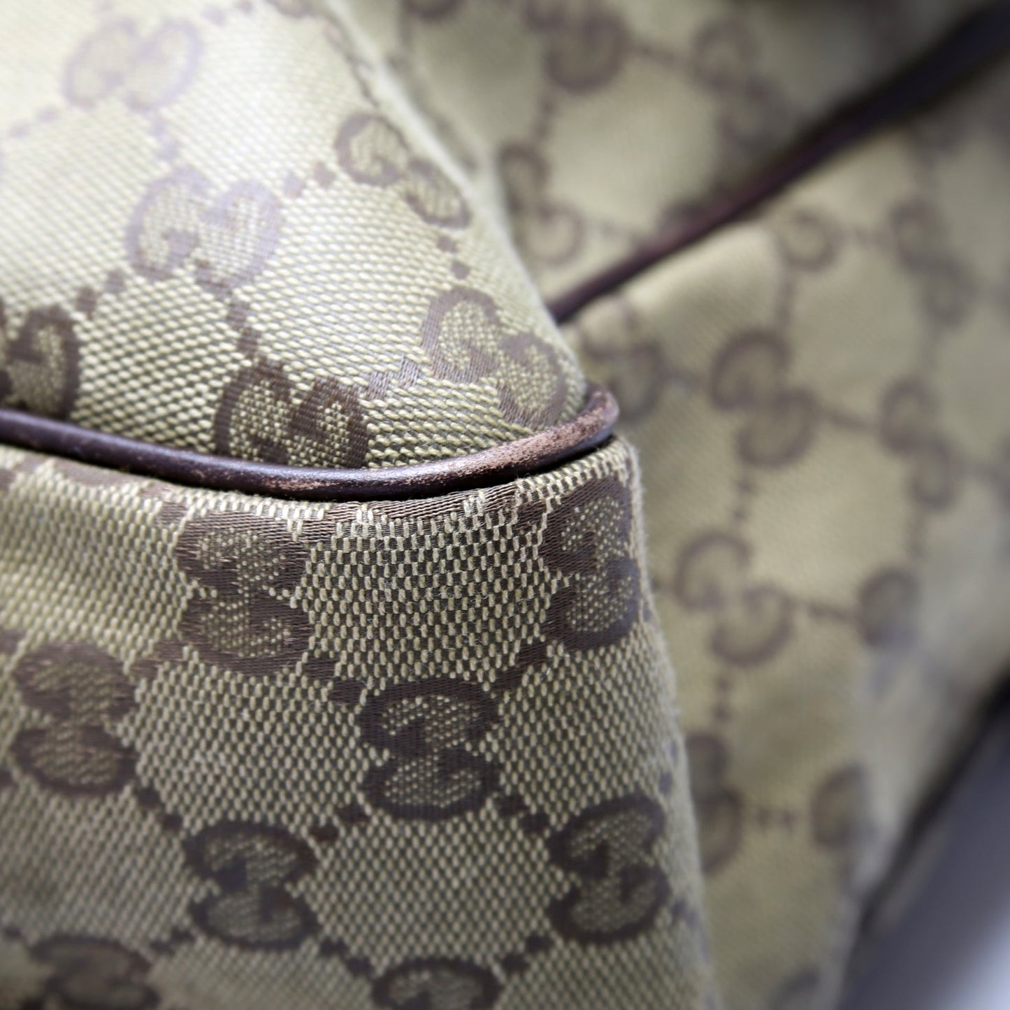 233052 GG Coated Canvas Medium Messenger Flap Bag