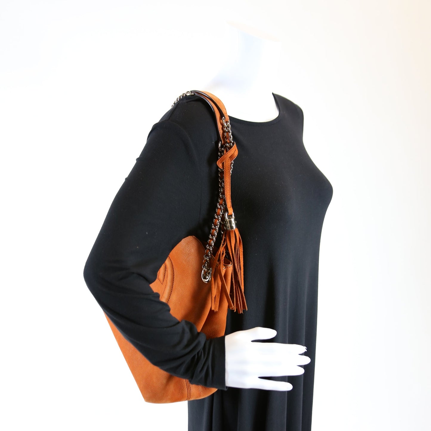 308982 Soho Nubuck Shoulder Medium