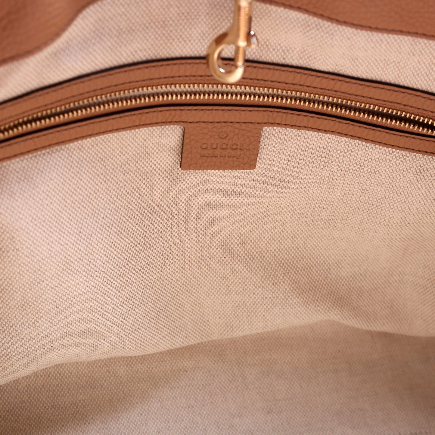 308982 Soho Leather Shoulder Medium