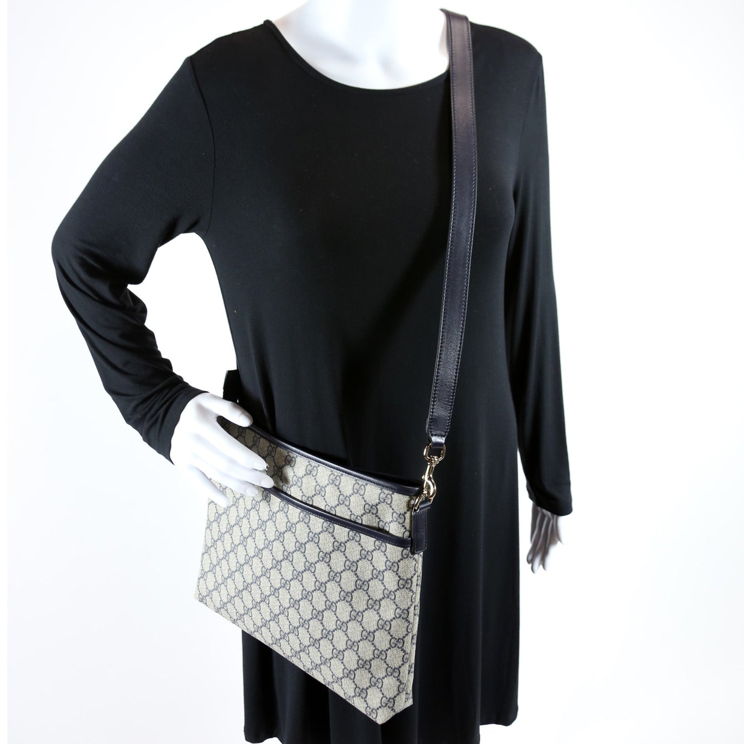 388924 GG Supreme Crossbody