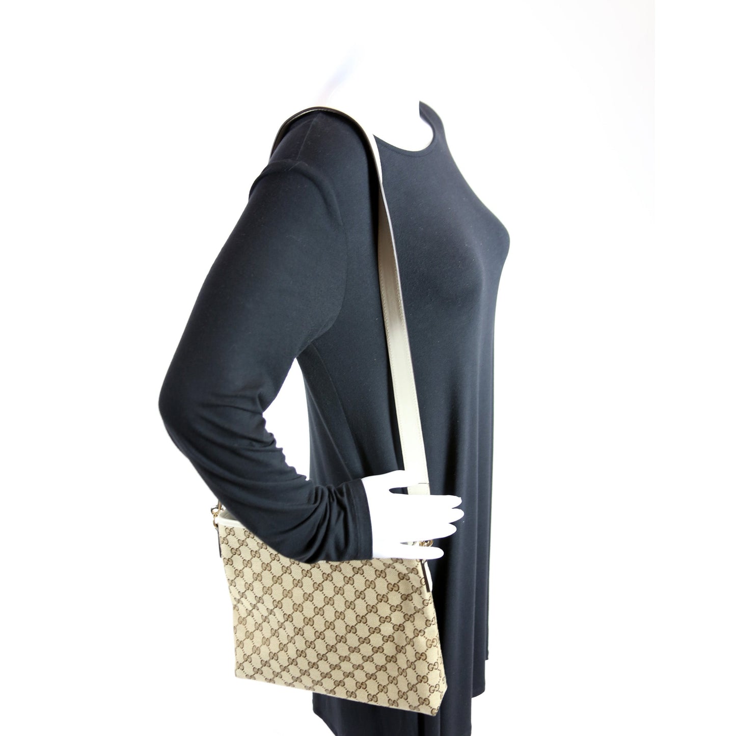 388924 GG Canvas Crossbody