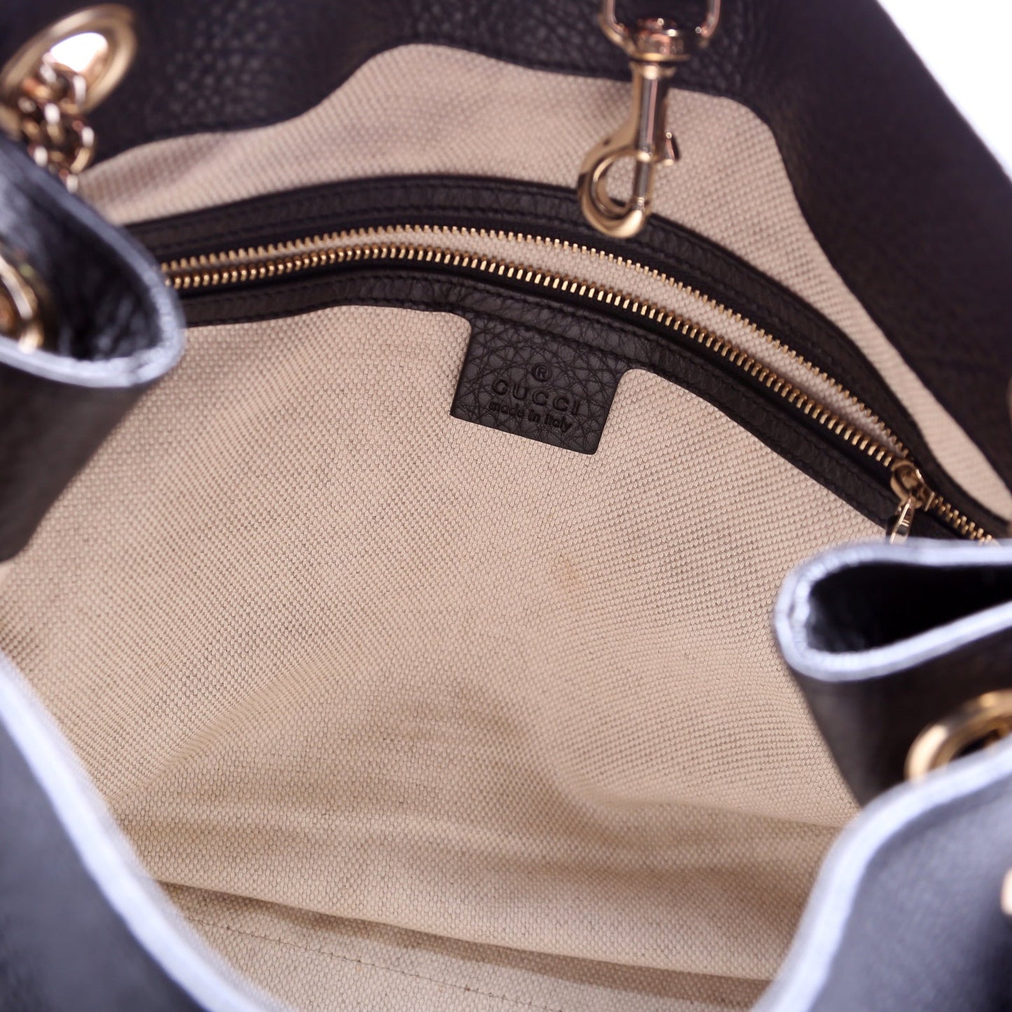 308982 Soho Leather Shoulder Medium