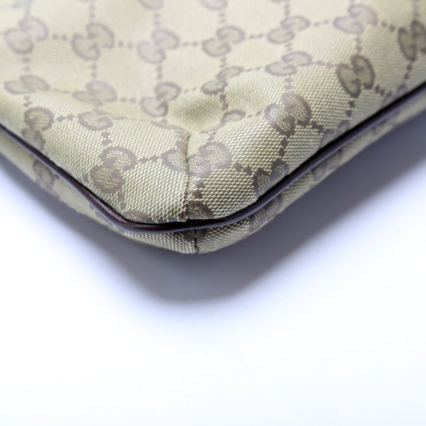 189748 Shelly Web Shoulder