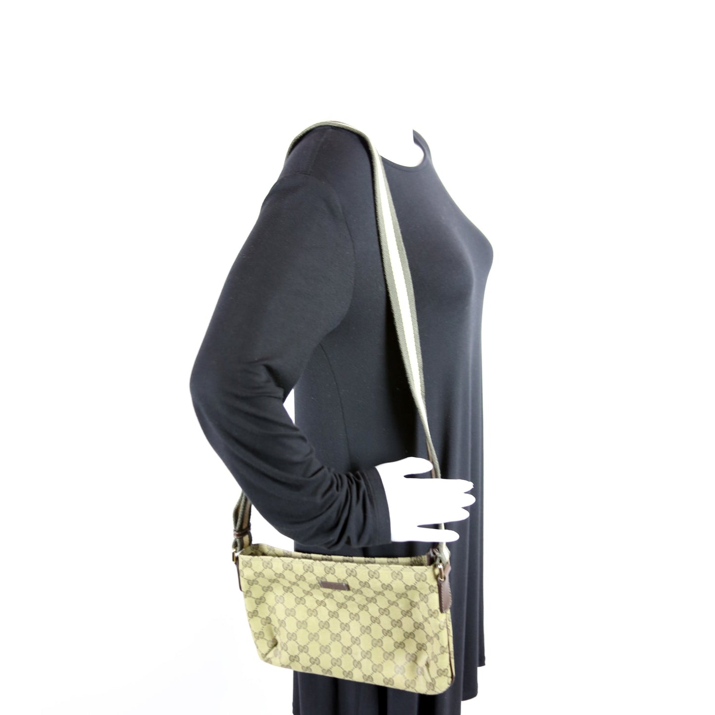 189748 Shelly Web Shoulder