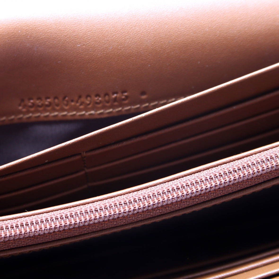 453506 Padlock Chain Wallet