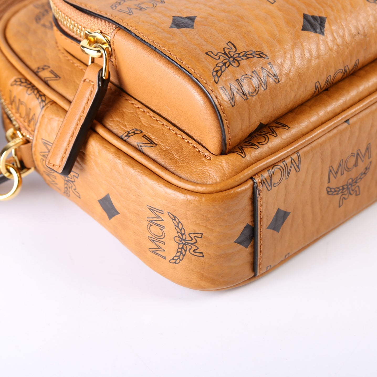 Visetos Aren Small Crossbody Cognac