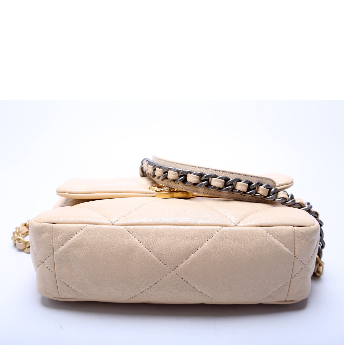 19 Medium Flap Quilted Goatskin 28M Beige