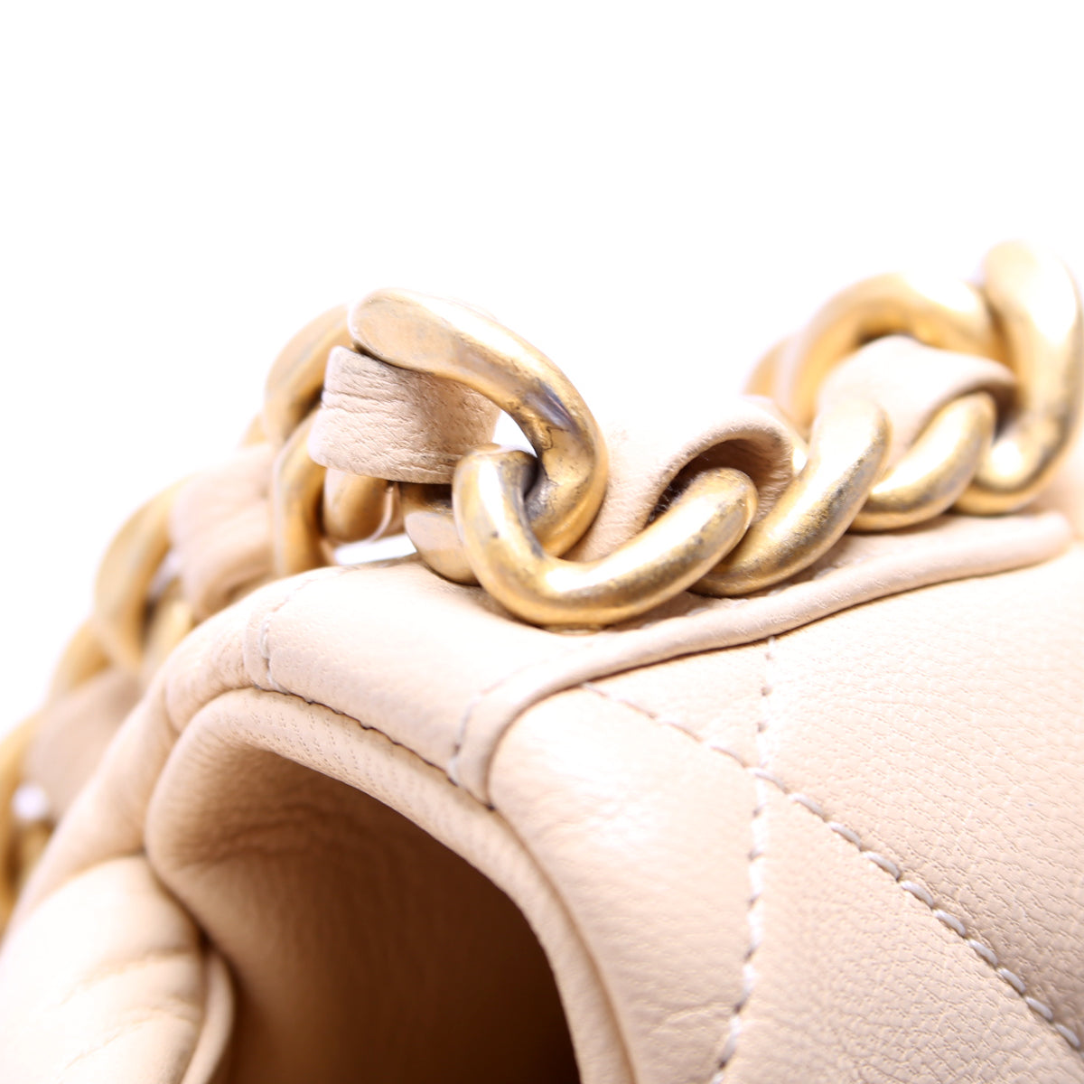 19 Medium Flap Quilted Goatskin 28M Beige