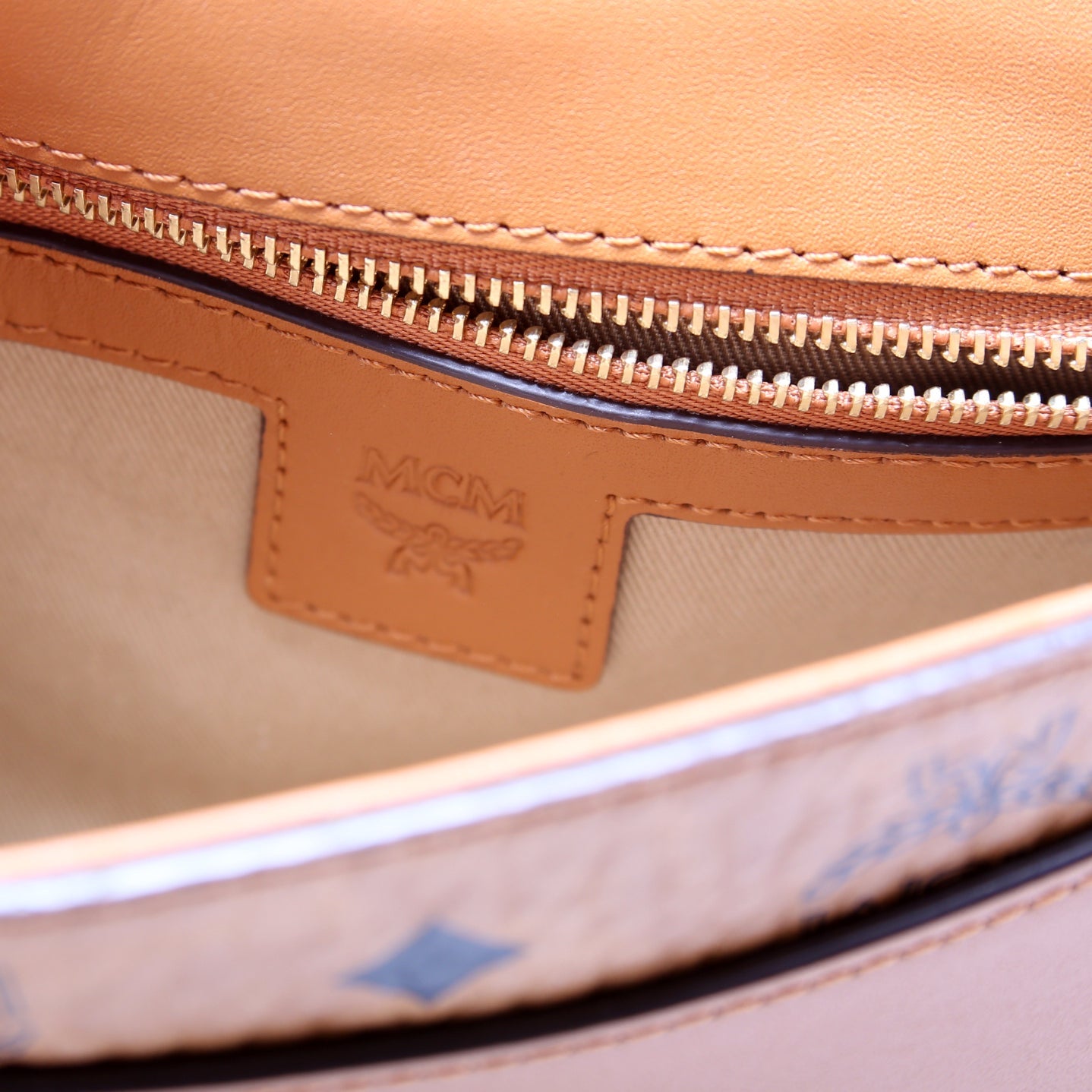 Visetos Viktor Small Crossbody