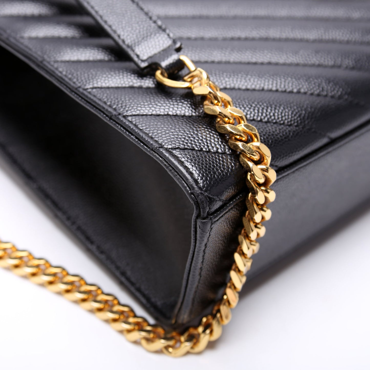 396910 Envelope Chevron Large Black