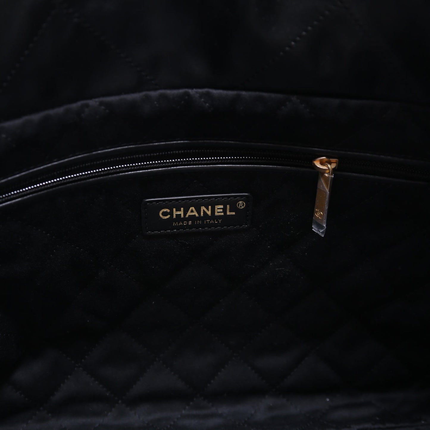 Chanel 22 Quilted Medium Hobo RFID Black