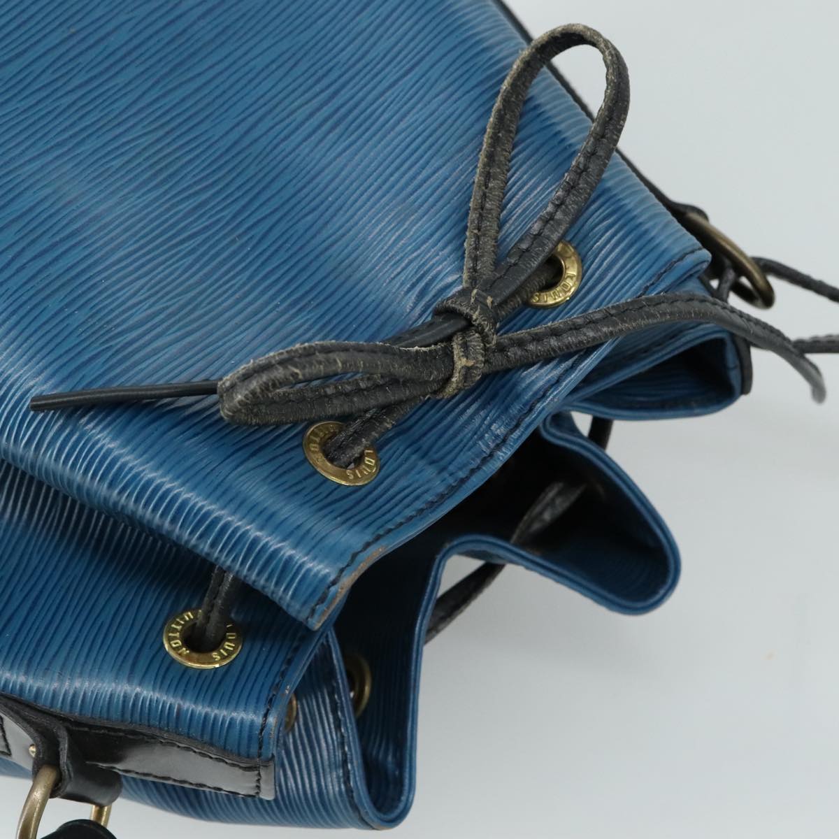 Louis Vuitton Petit Noé Blue Leather Shoulder Bag