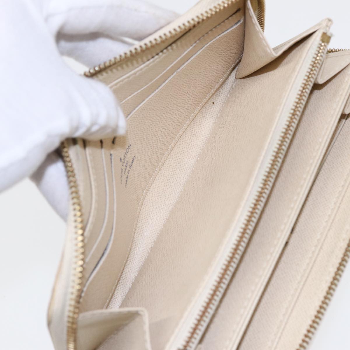 Louis Vuitton Portefeuille Zippy White Canvas Wallet
