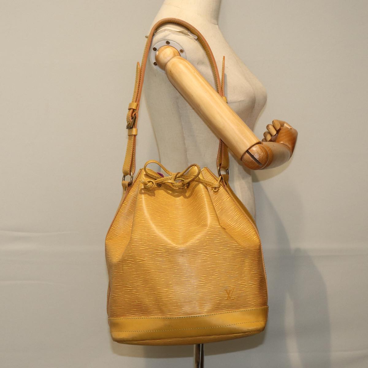 Louis Vuitton Noe Yellow Leather Shoulder Bag