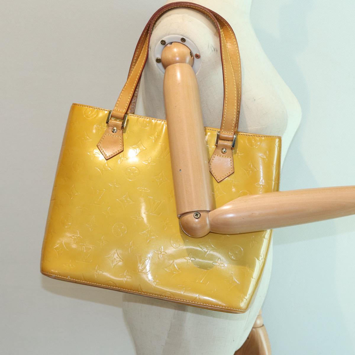 Louis Vuitton Houston Beige Patent Leather Handbag