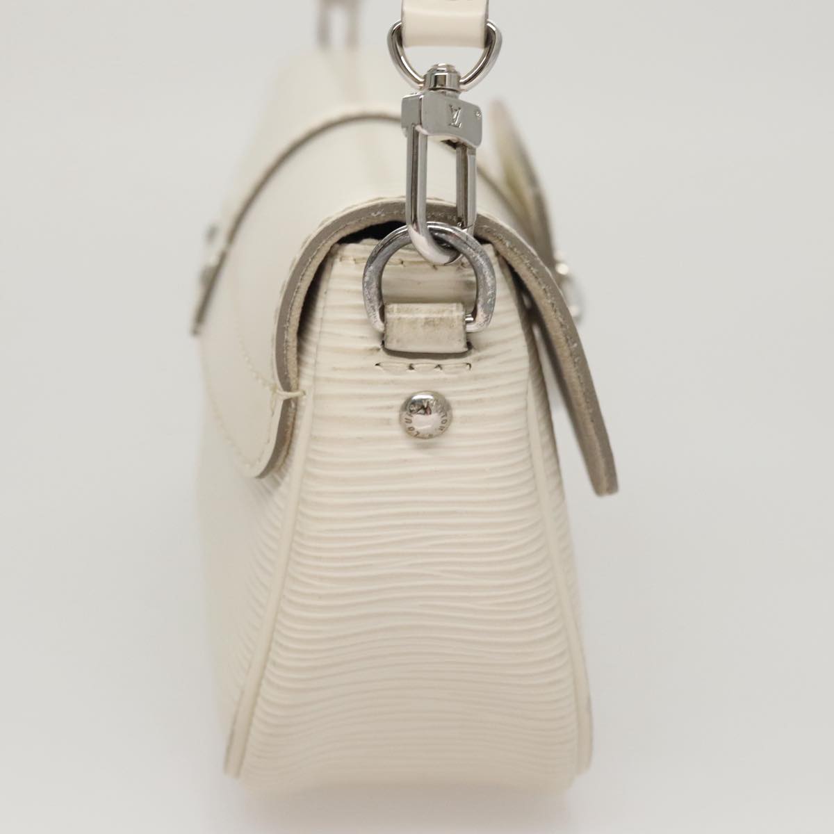 Louis Vuitton Montaigne White Leather Shoulder Bag