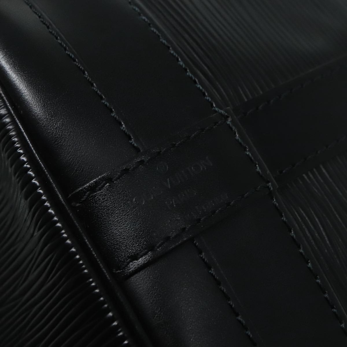 Louis Vuitton Noé Black Leather Shoulder Bag