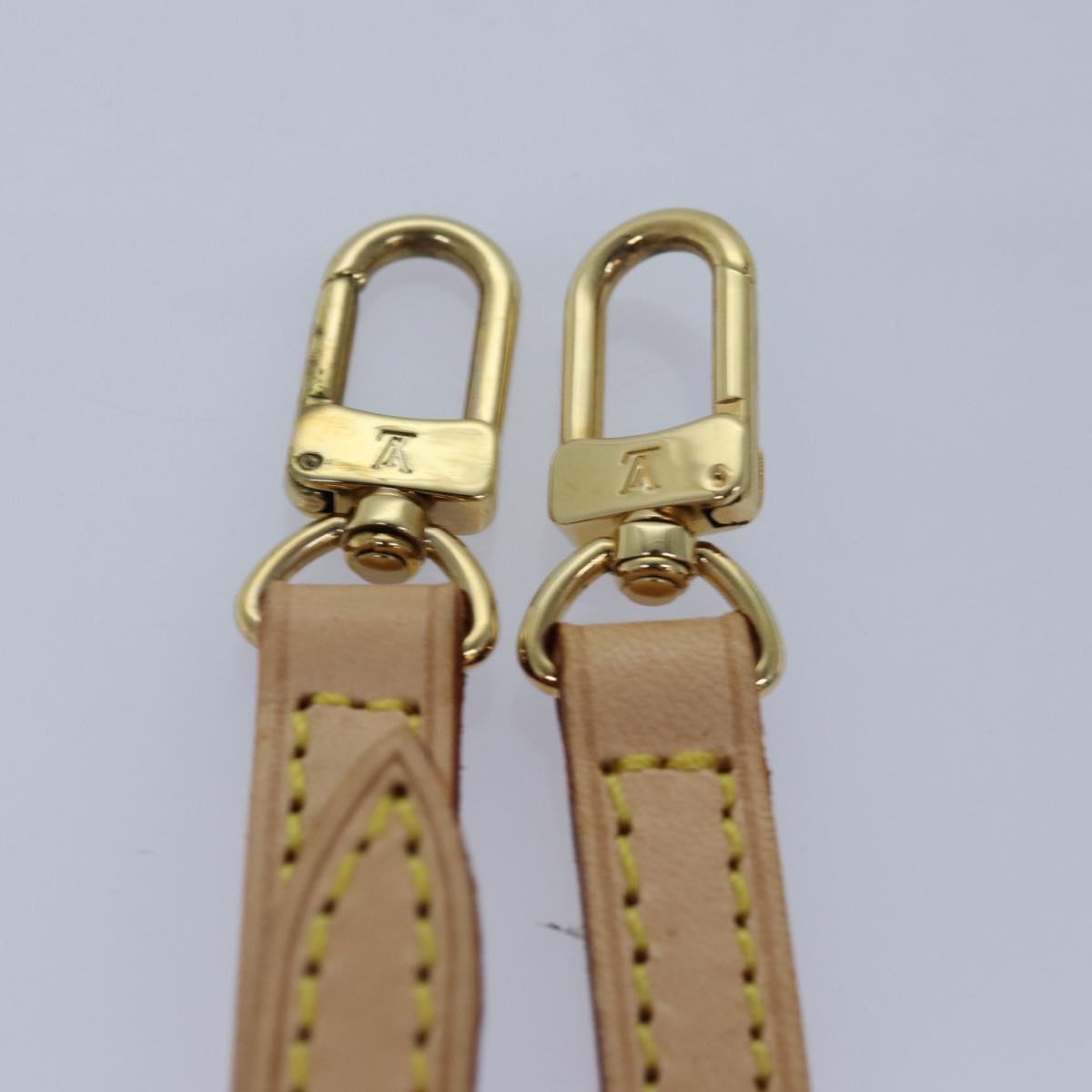 Louis Vuitton Shoulder Strap Beige Leather Bag Jewelry