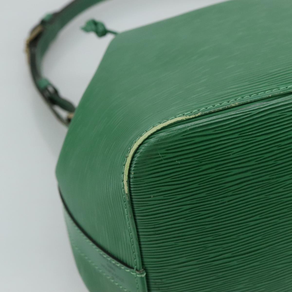 Louis Vuitton Petit Noé Green Leather Shoulder Bag