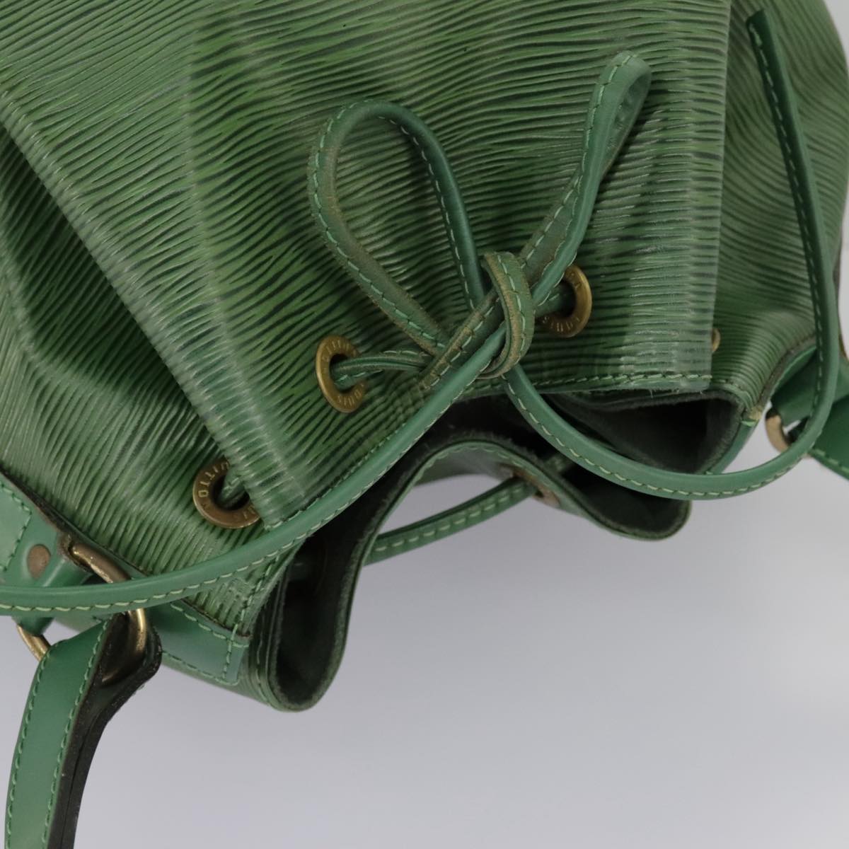 Louis Vuitton Noé Green Leather Shoulder Bag
