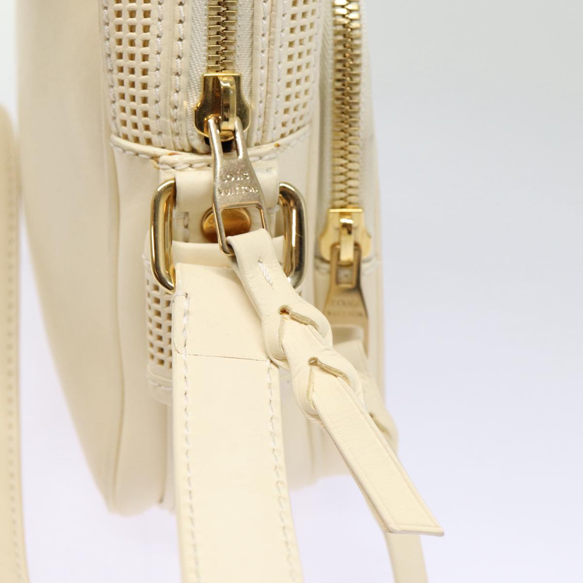 Louis Vuitton Bequia White Leather Shoulder Bag