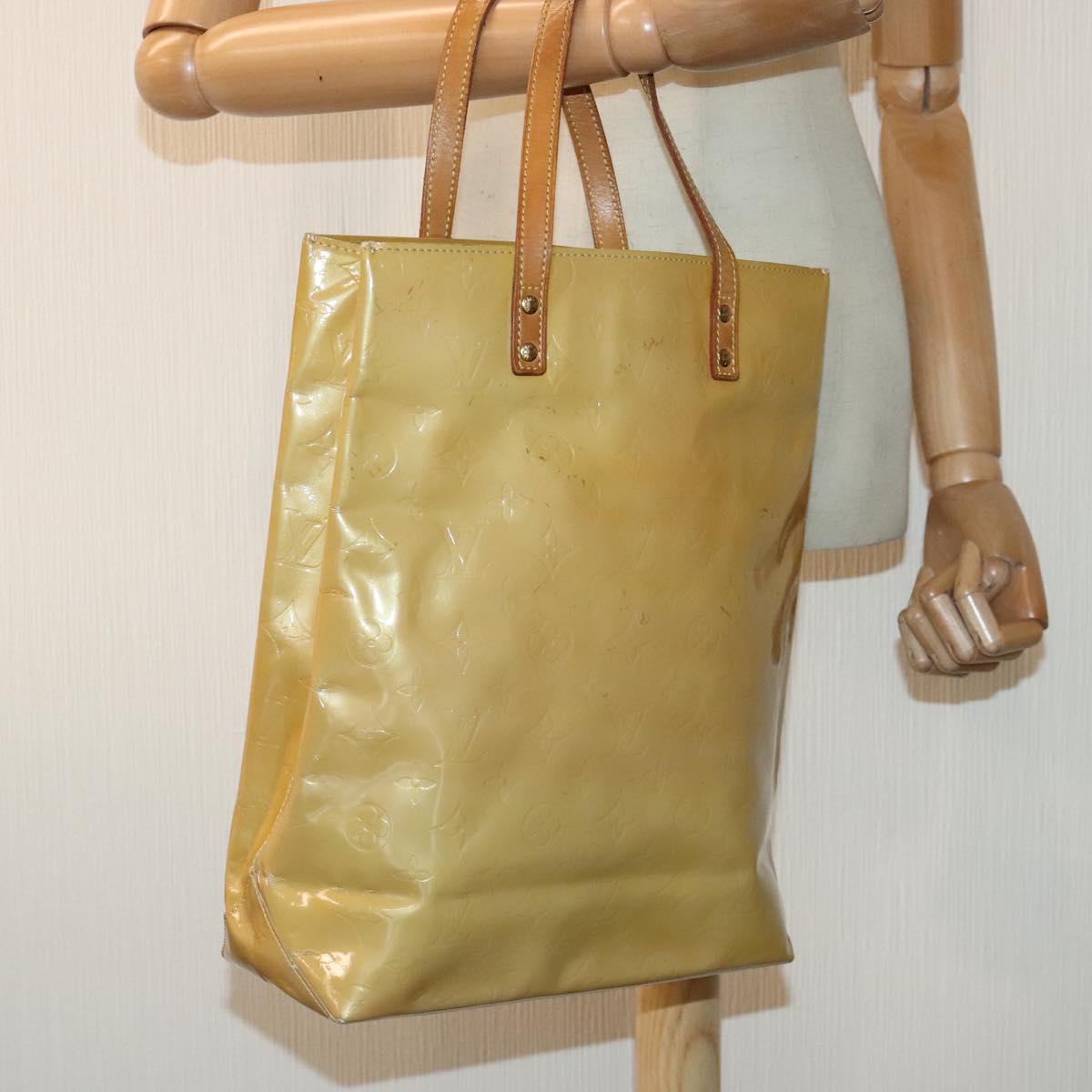 Louis Vuitton Reade Beige Patent Leather Tote Bag