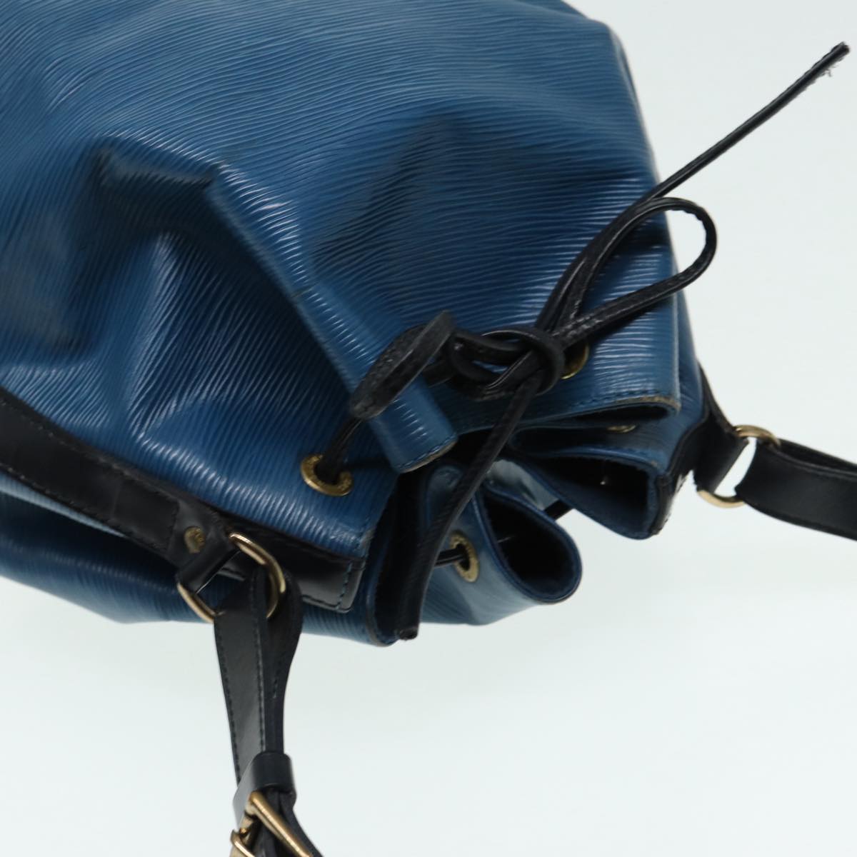 Louis Vuitton Noé Blue Leather Shoulder Bag