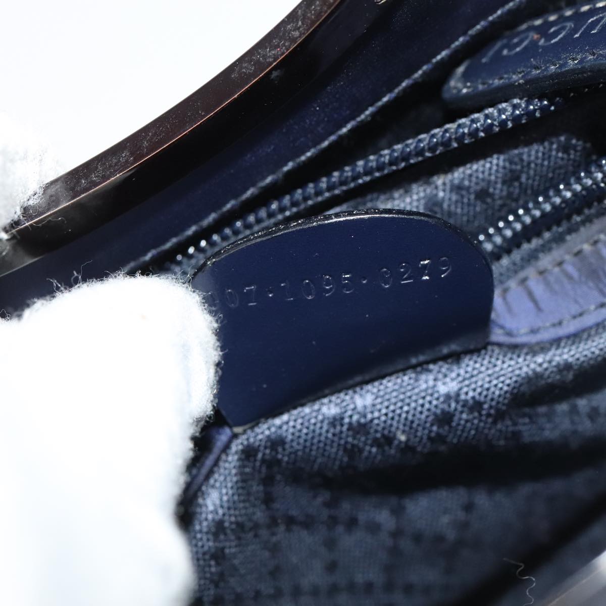 Gucci Navy Synthetic Handbag