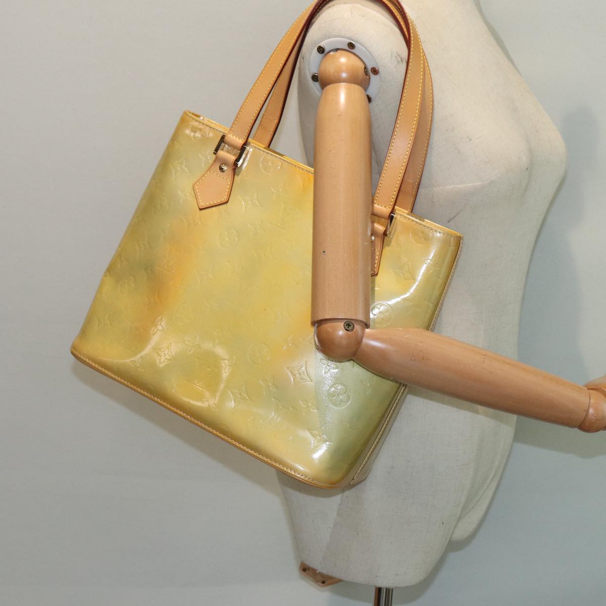 Louis Vuitton Houston Beige Patent Leather Handbag