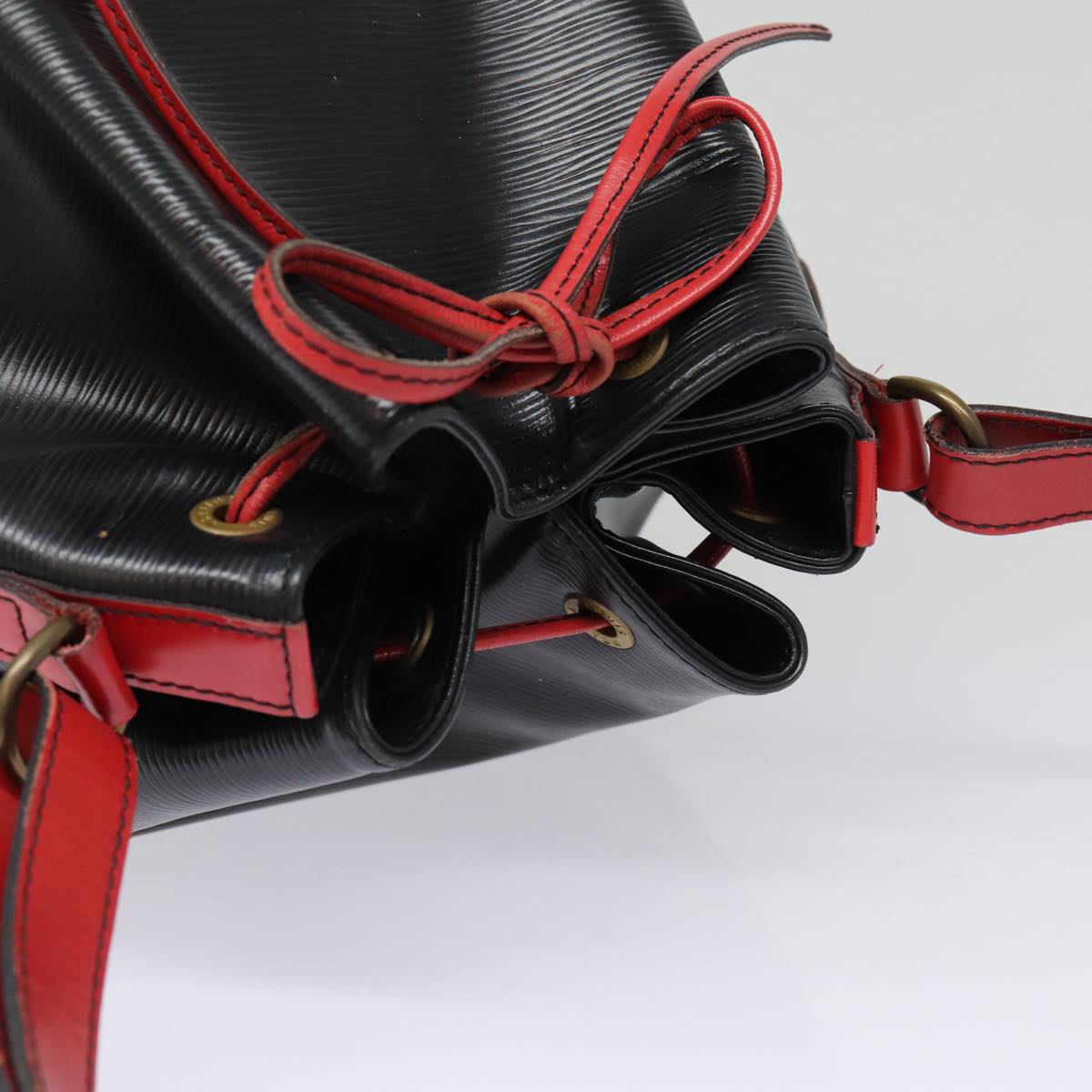 Louis Vuitton Noe Black Leather Shoulder Bag