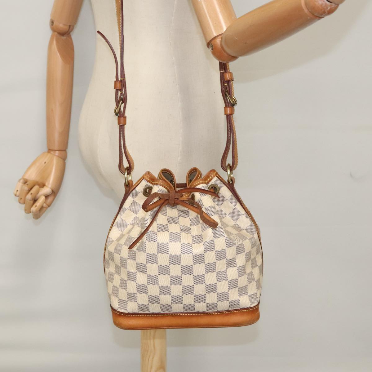Louis Vuitton Noé Bb White Canvas Shoulder Bag