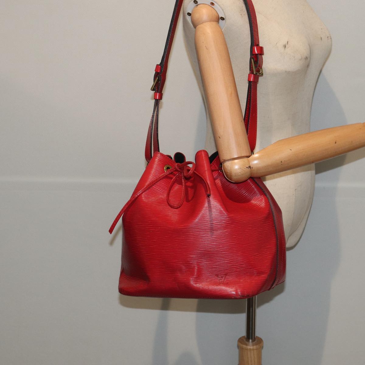 Louis Vuitton Noe Red Leather Shoulder Bag