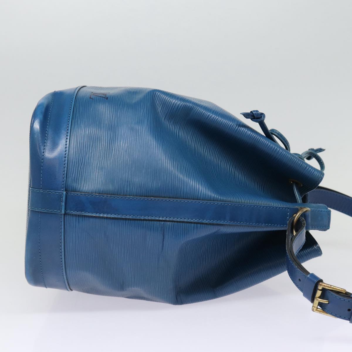 Louis Vuitton Noé Blue Leather Shoulder Bag