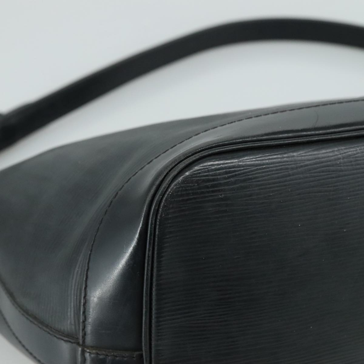Louis Vuitton Noé Black Leather Shoulder Bag