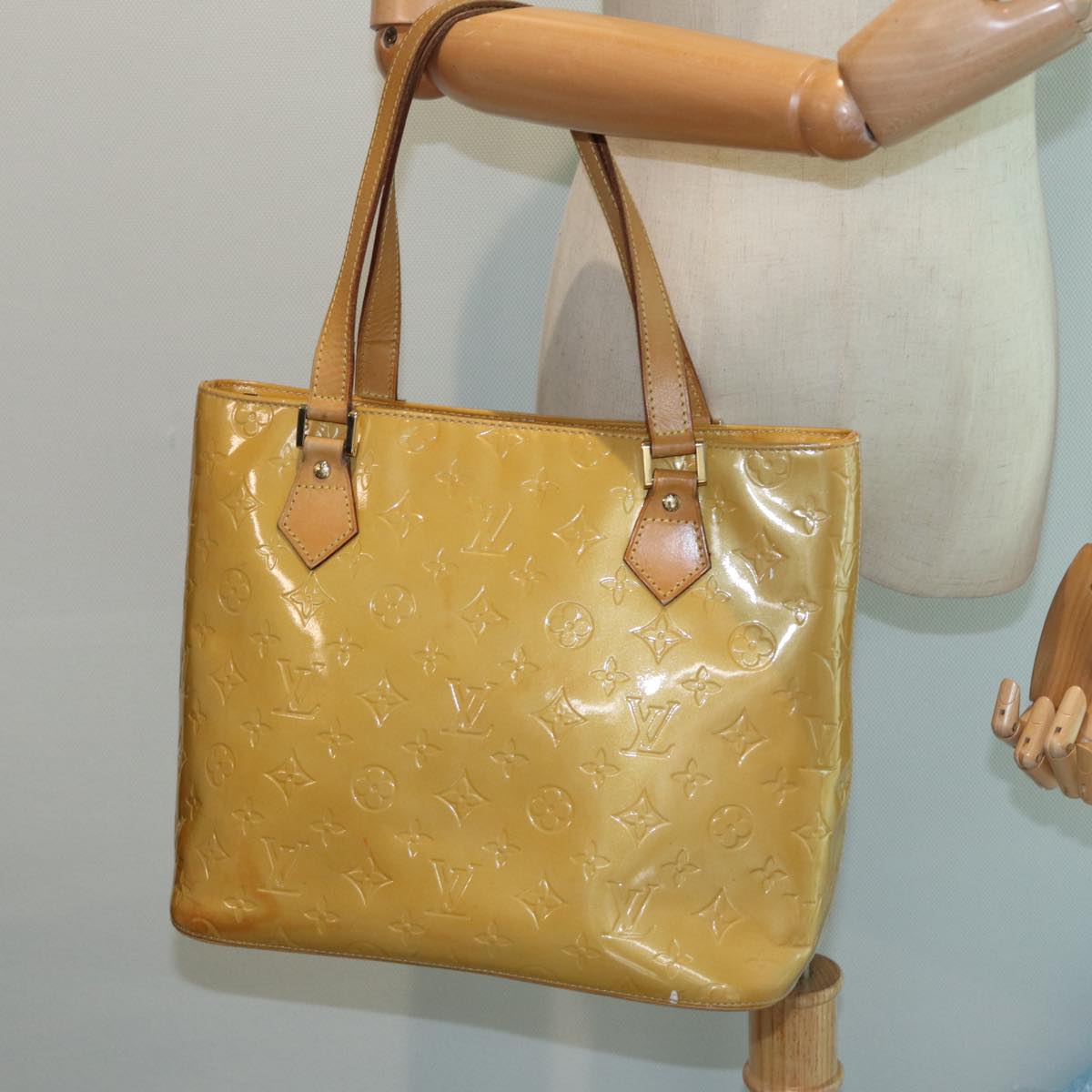 Louis Vuitton Houston Beige Patent Leather Handbag