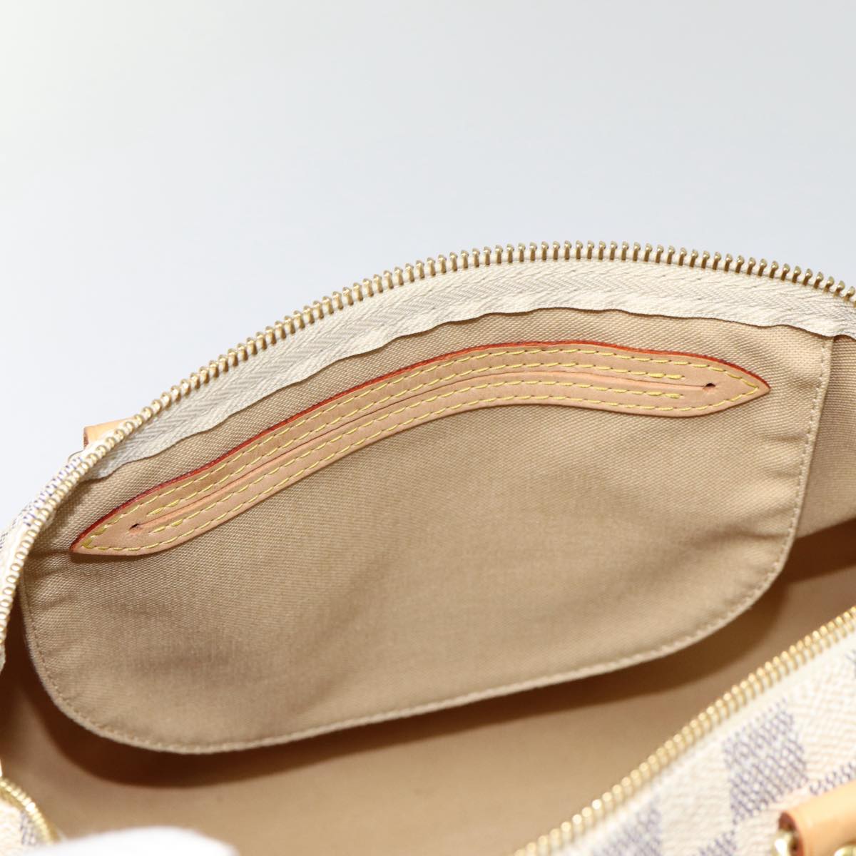 Louis Vuitton Speedy 30 White Canvas Handbag