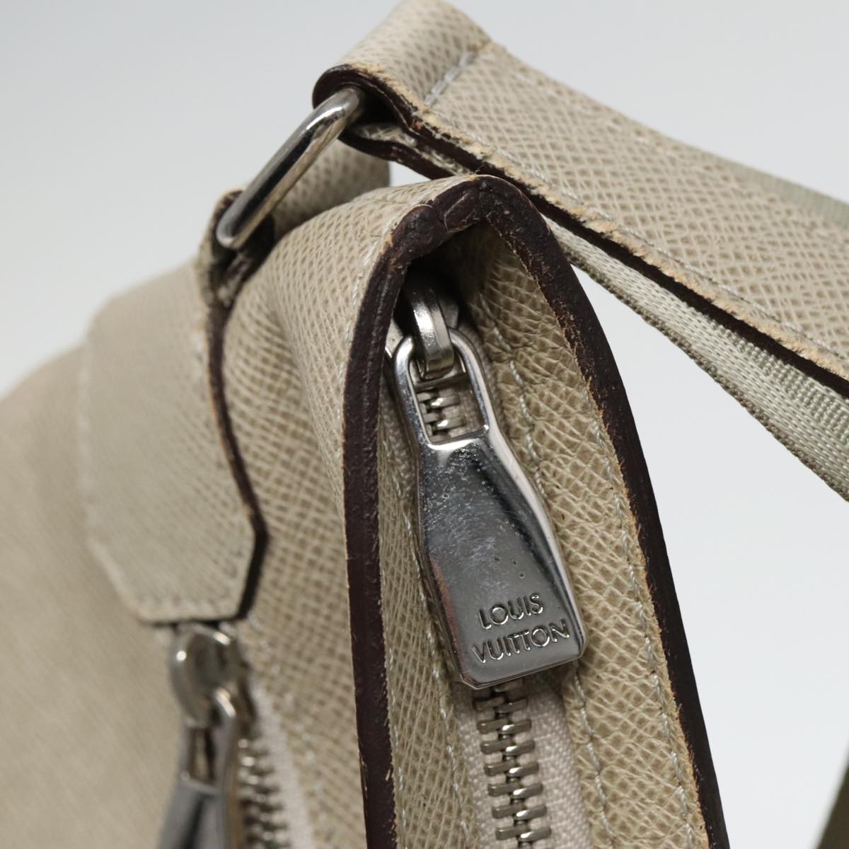 Louis Vuitton Sasha Beige Leather Shoulder Bag