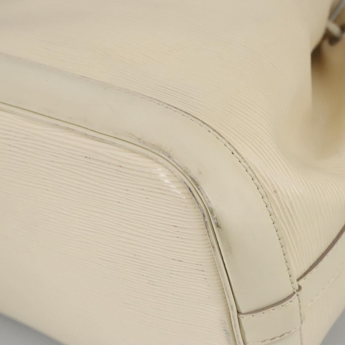 Louis Vuitton Petit Noé White Leather Shoulder Bag