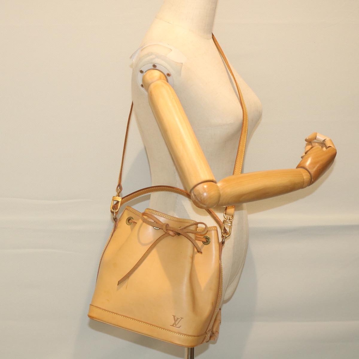 Louis Vuitton Noe Beige Leather Handbag