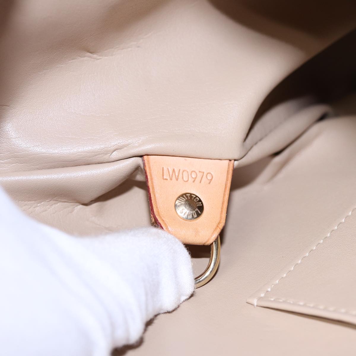 Louis Vuitton Houston Beige Patent Leather Handbag
