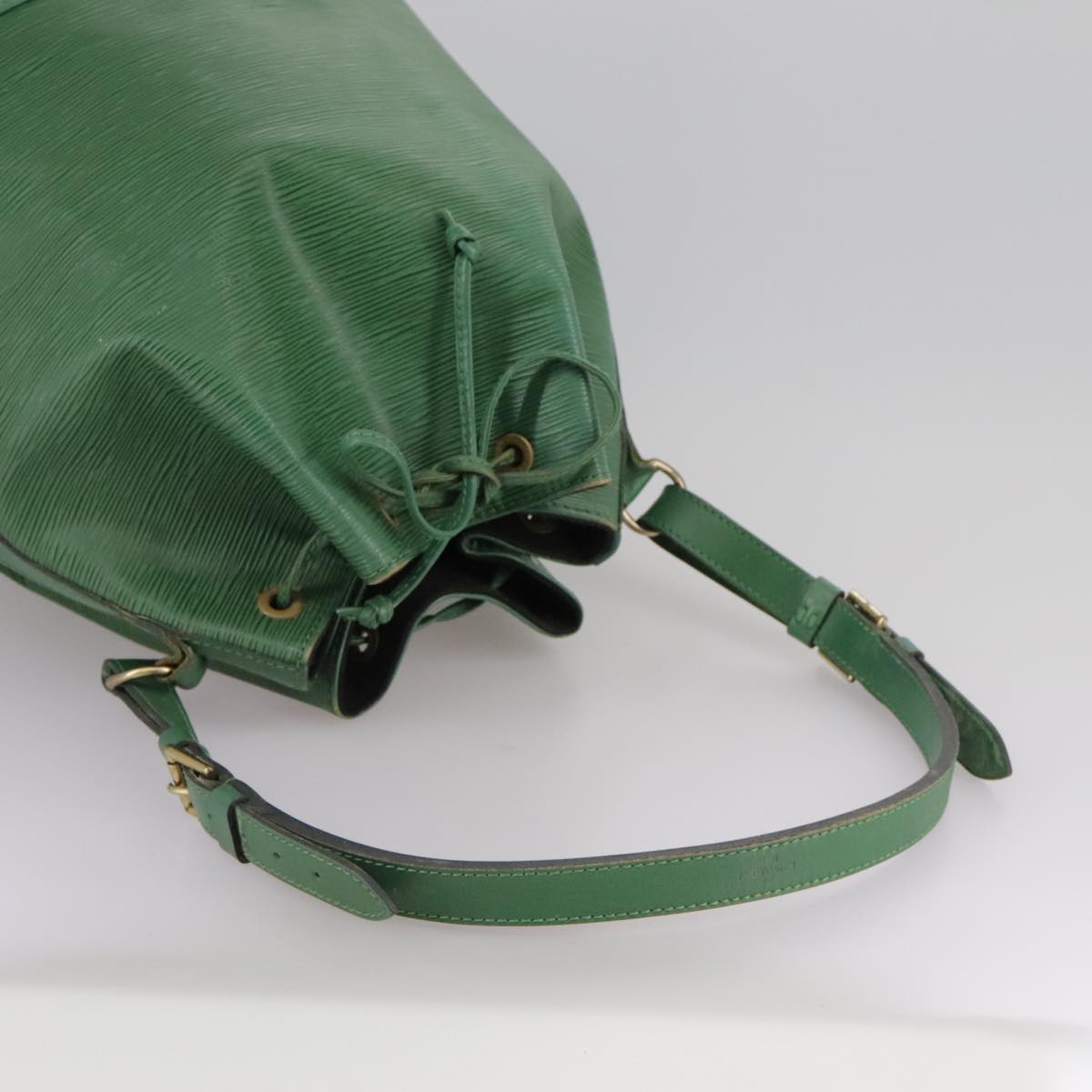 Louis Vuitton Noe Green Leather Shoulder Bag