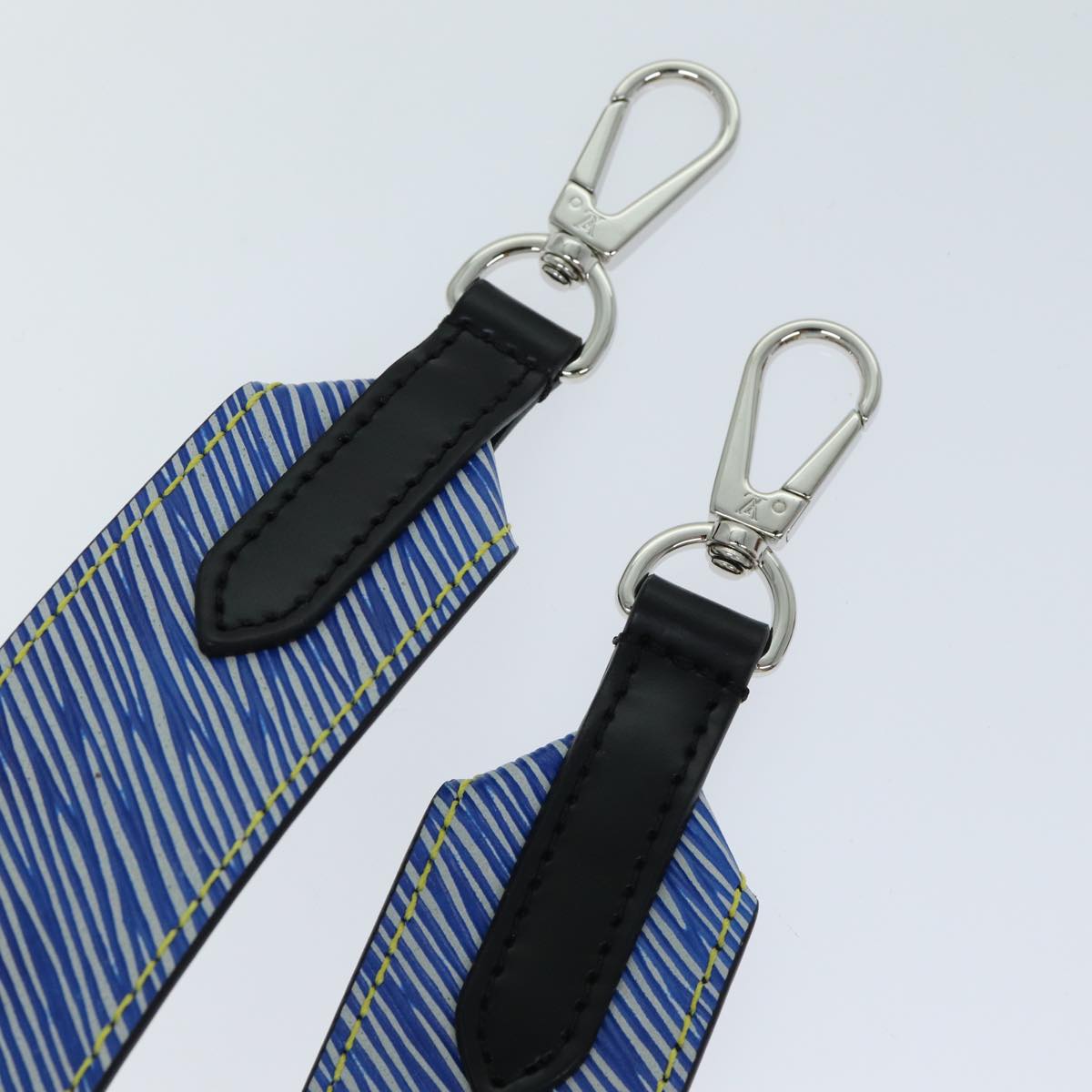 Louis Vuitton Bandoulière De Sac Blue Leather Bag Jewelry