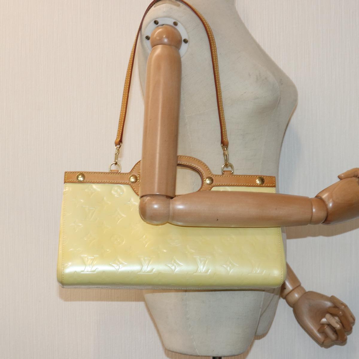 Louis Vuitton Roxbury Beige Patent Leather Handbag