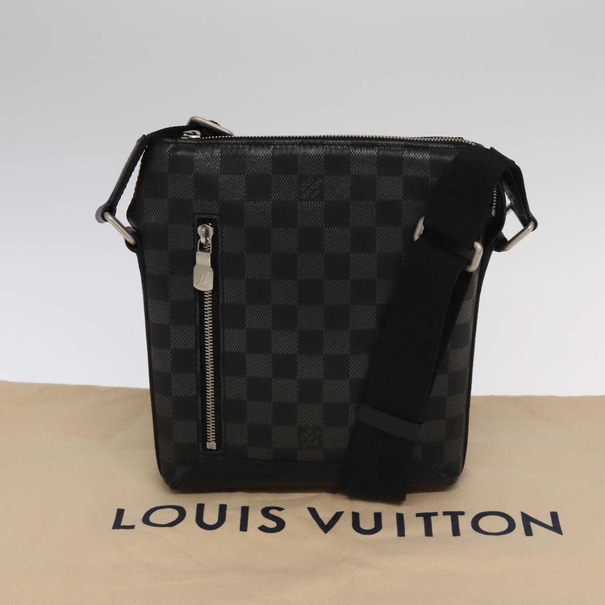 Louis Vuitton Discovery Black Leather Shoulder Bag