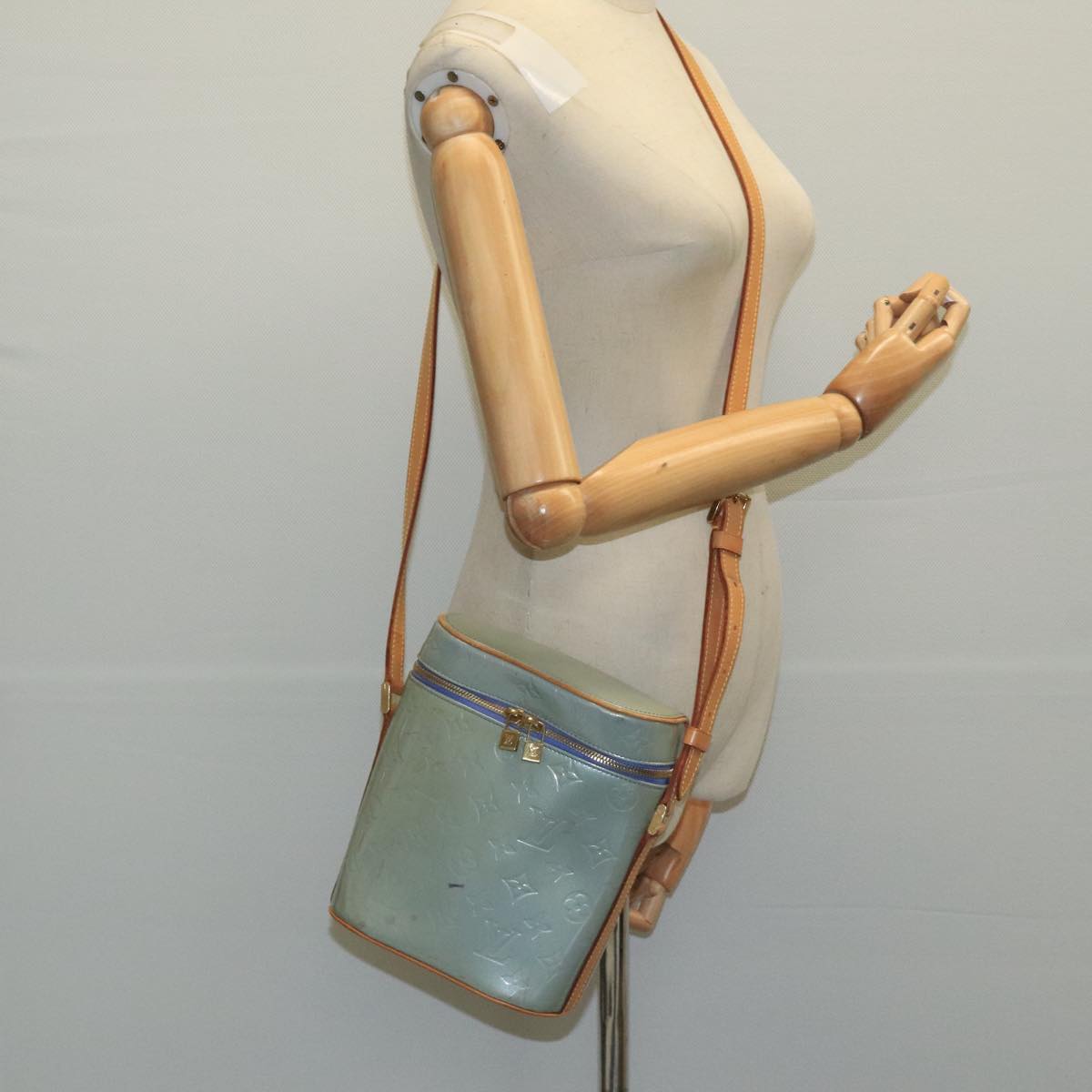Louis Vuitton Sullivan Grey Patent Leather Shoulder Bag
