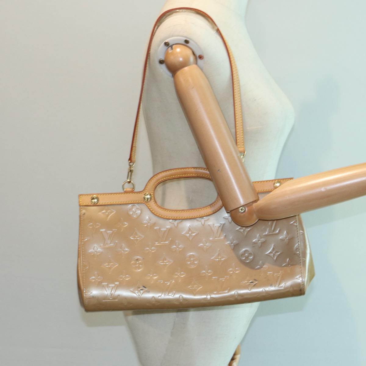 Louis Vuitton Roxbury Beige Patent Leather Handbag