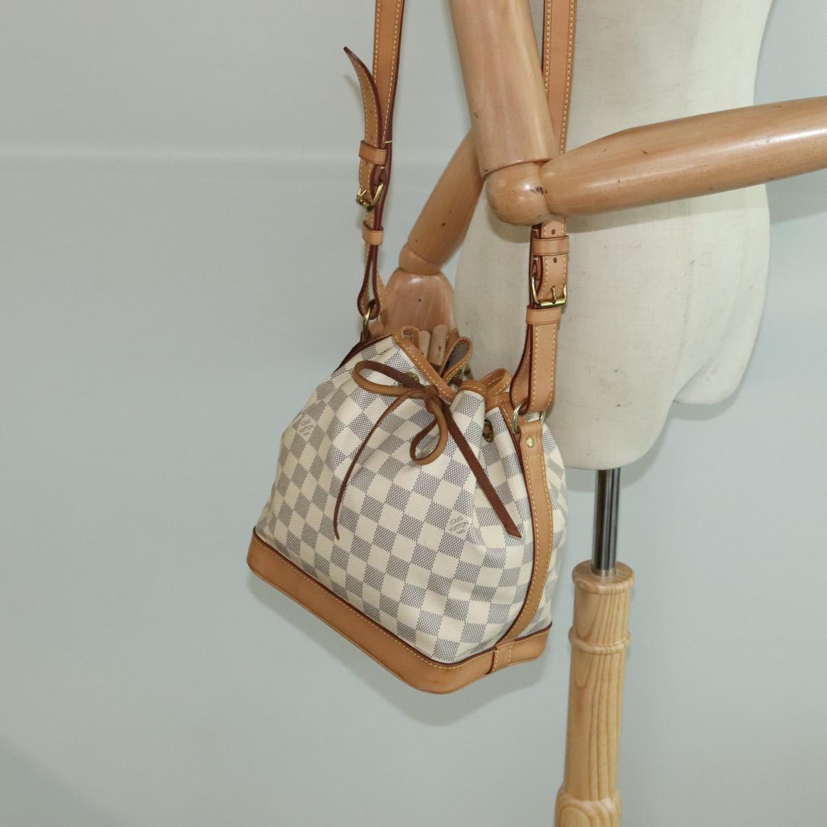 Louis Vuitton Noé Bb White Canvas Shoulder Bag