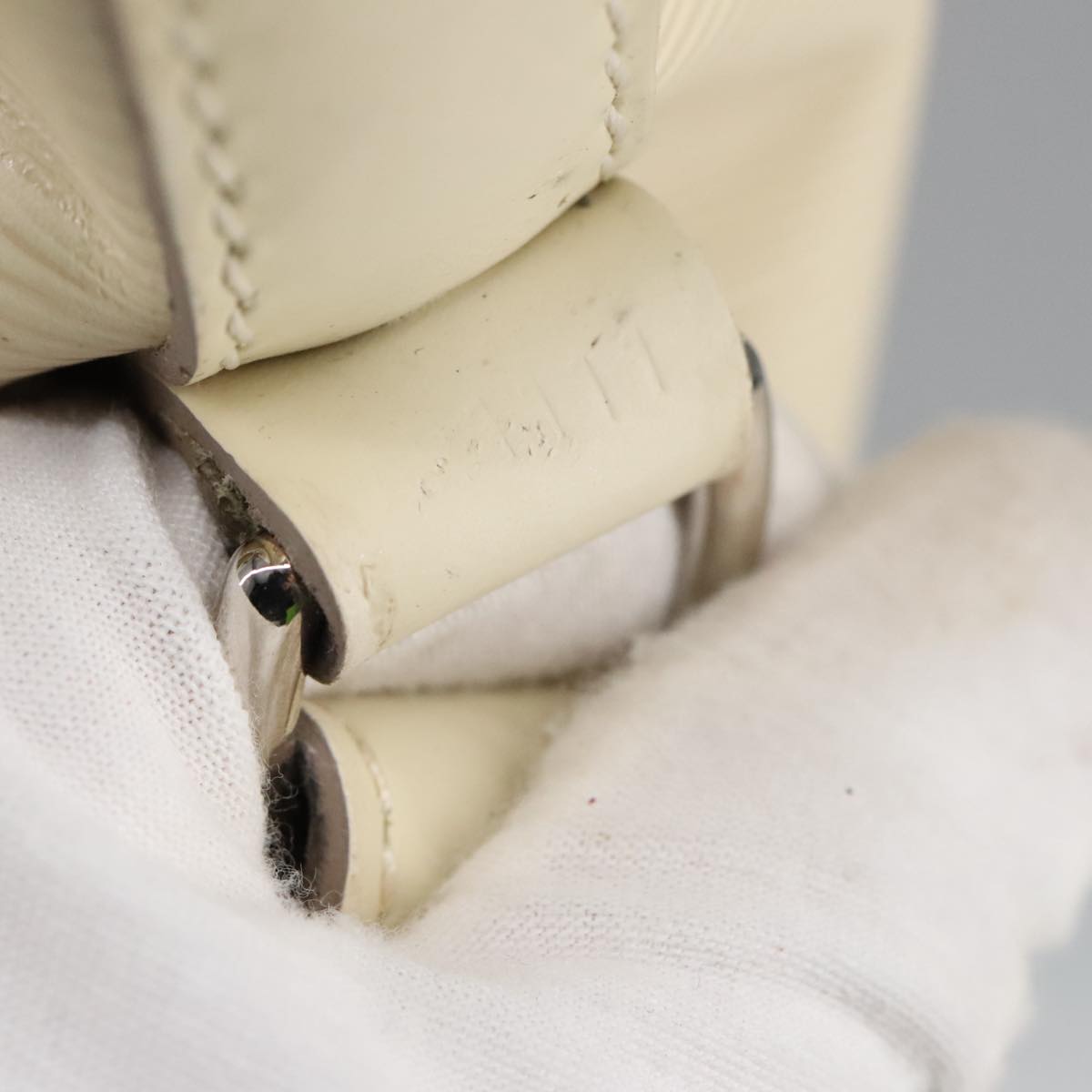 Louis Vuitton Petit Noé White Leather Shoulder Bag