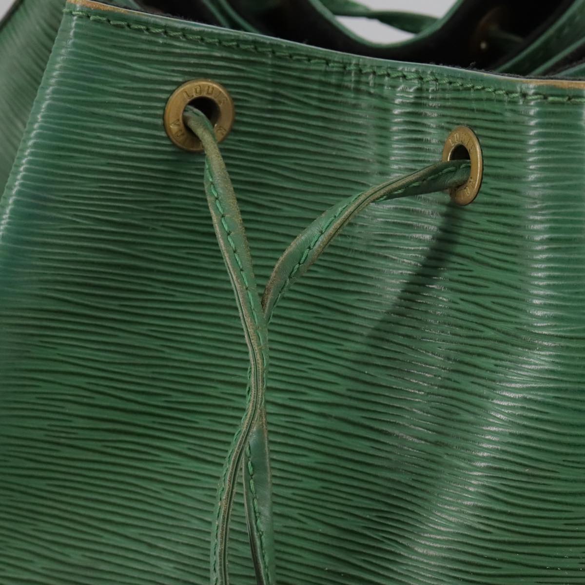 Louis Vuitton Noe Green Leather Shoulder Bag